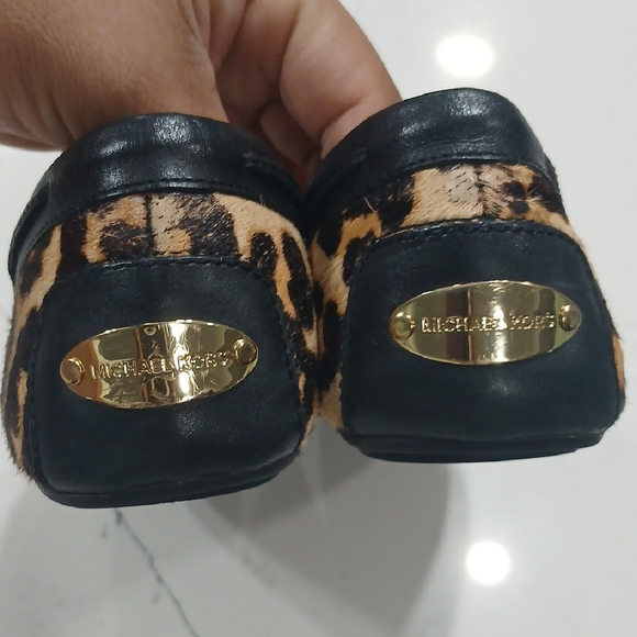 Michael Kors Leopard Pattern Loafers with Black Accents Sz 9 Gentle Used - Picture 5 of 8